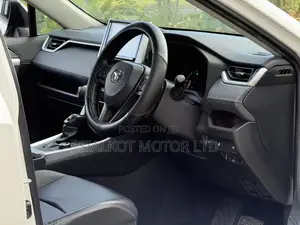 Toyota RAV4 LE AWD 2019 White