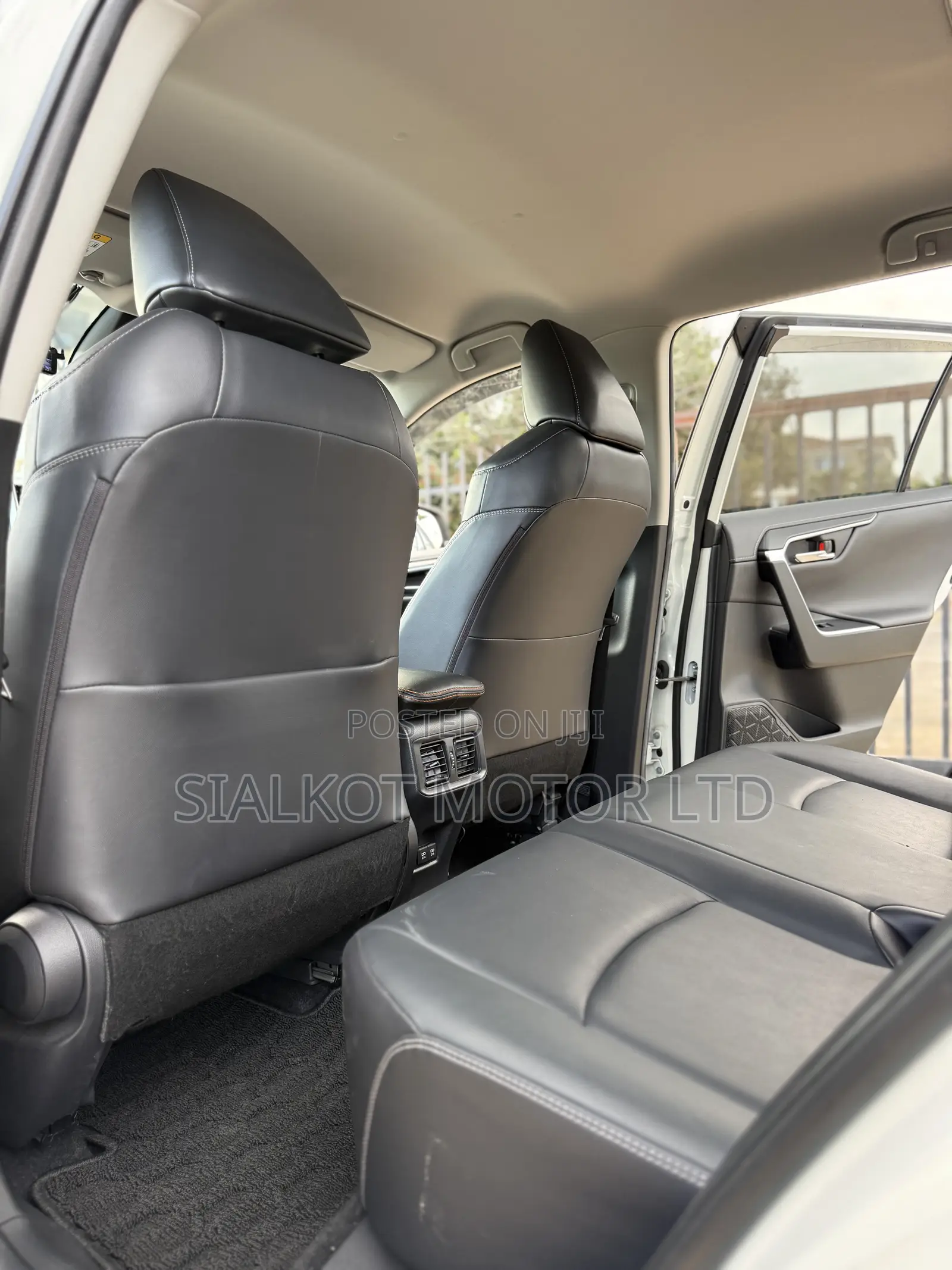 Toyota RAV4 LE AWD 2019 White