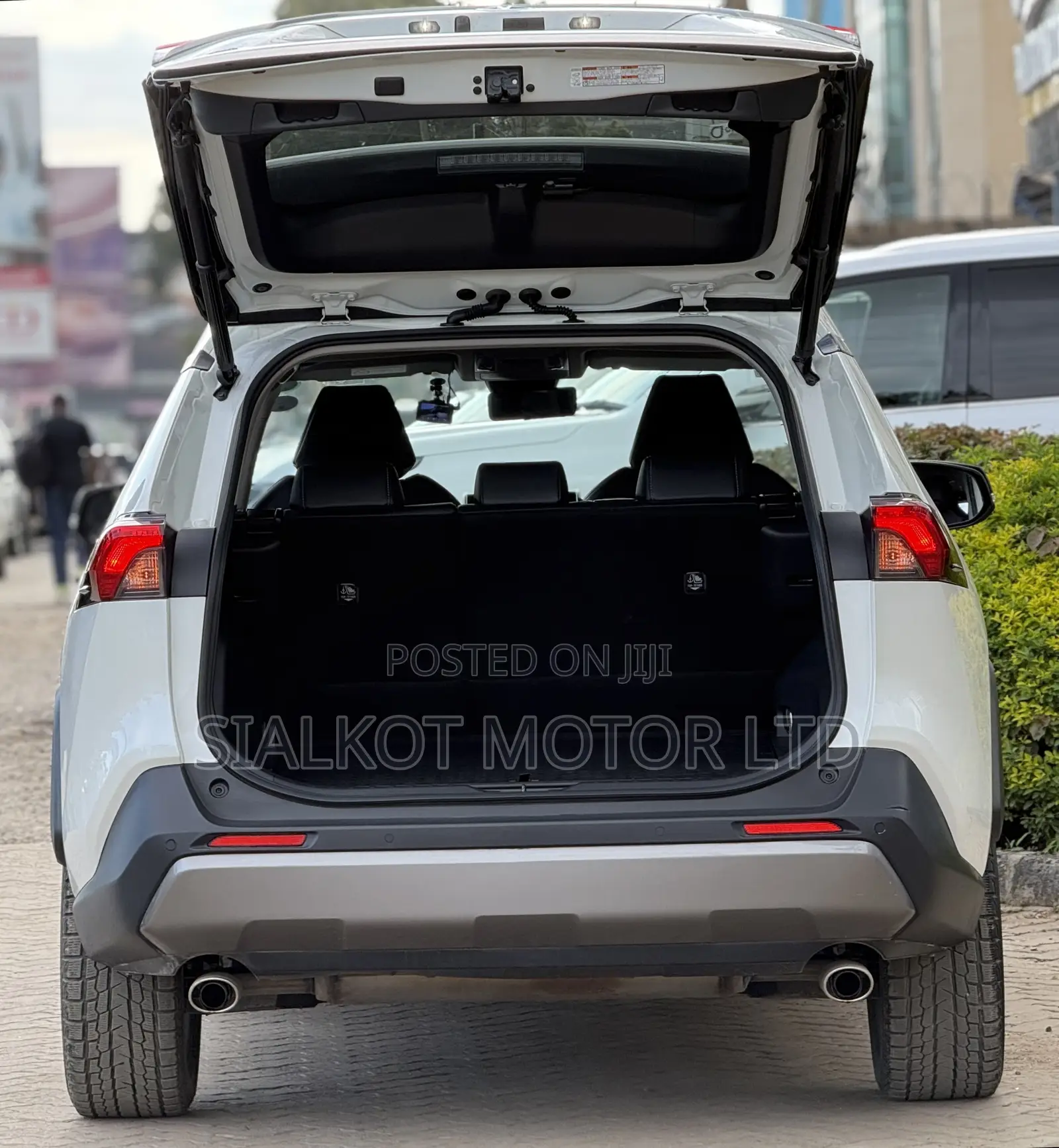 Toyota RAV4 LE AWD 2019 White