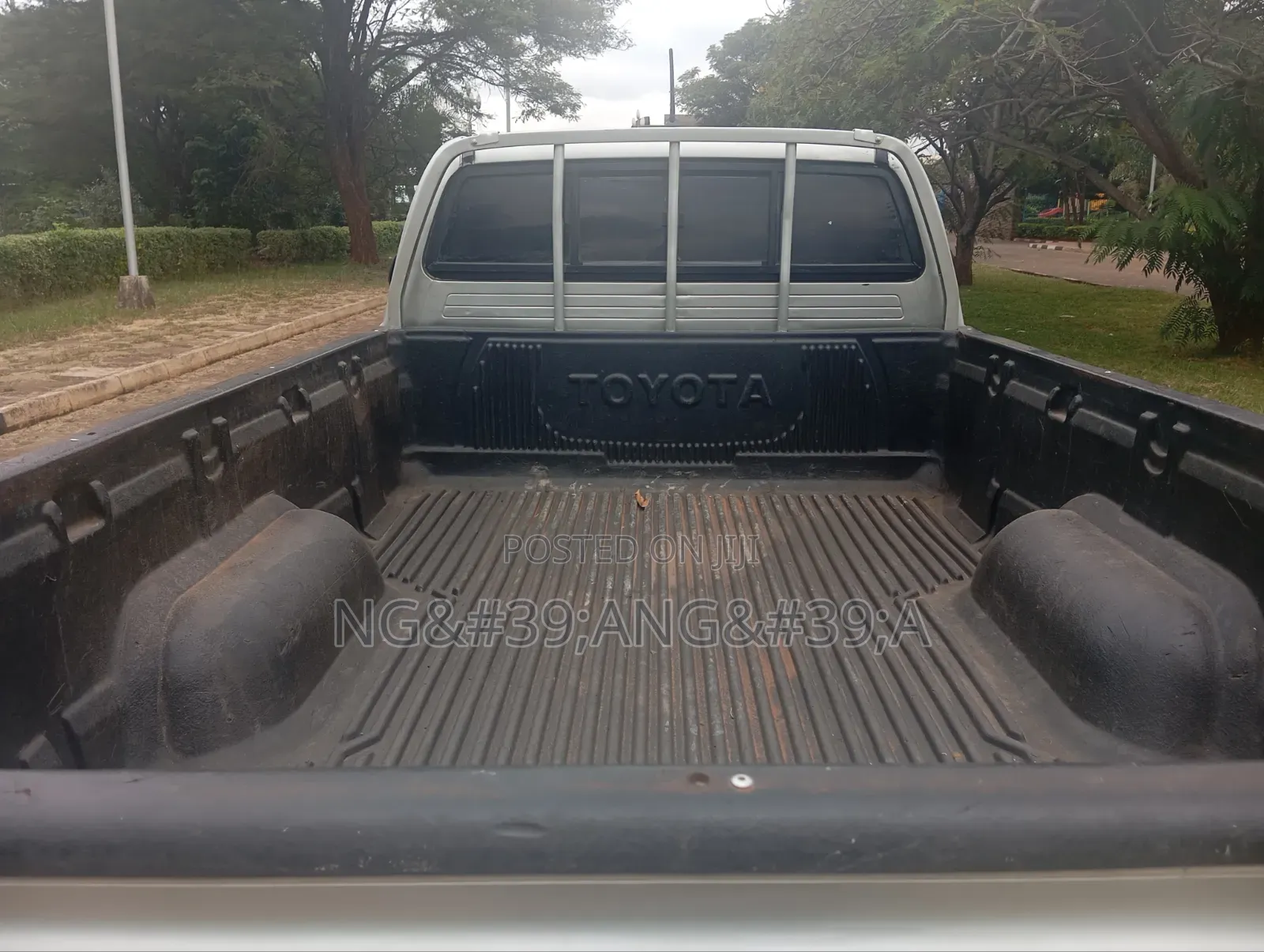 Toyota Hilux 2012 Silver