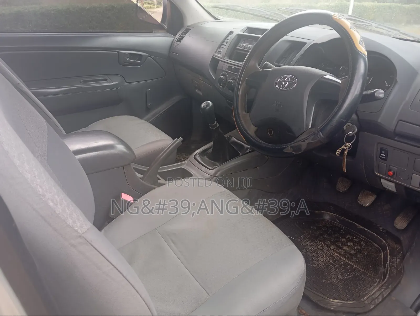 Toyota Hilux 2012 Silver
