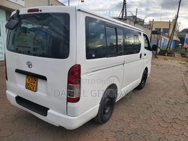 Toyota HiAce 2014 White - thumbnail 2