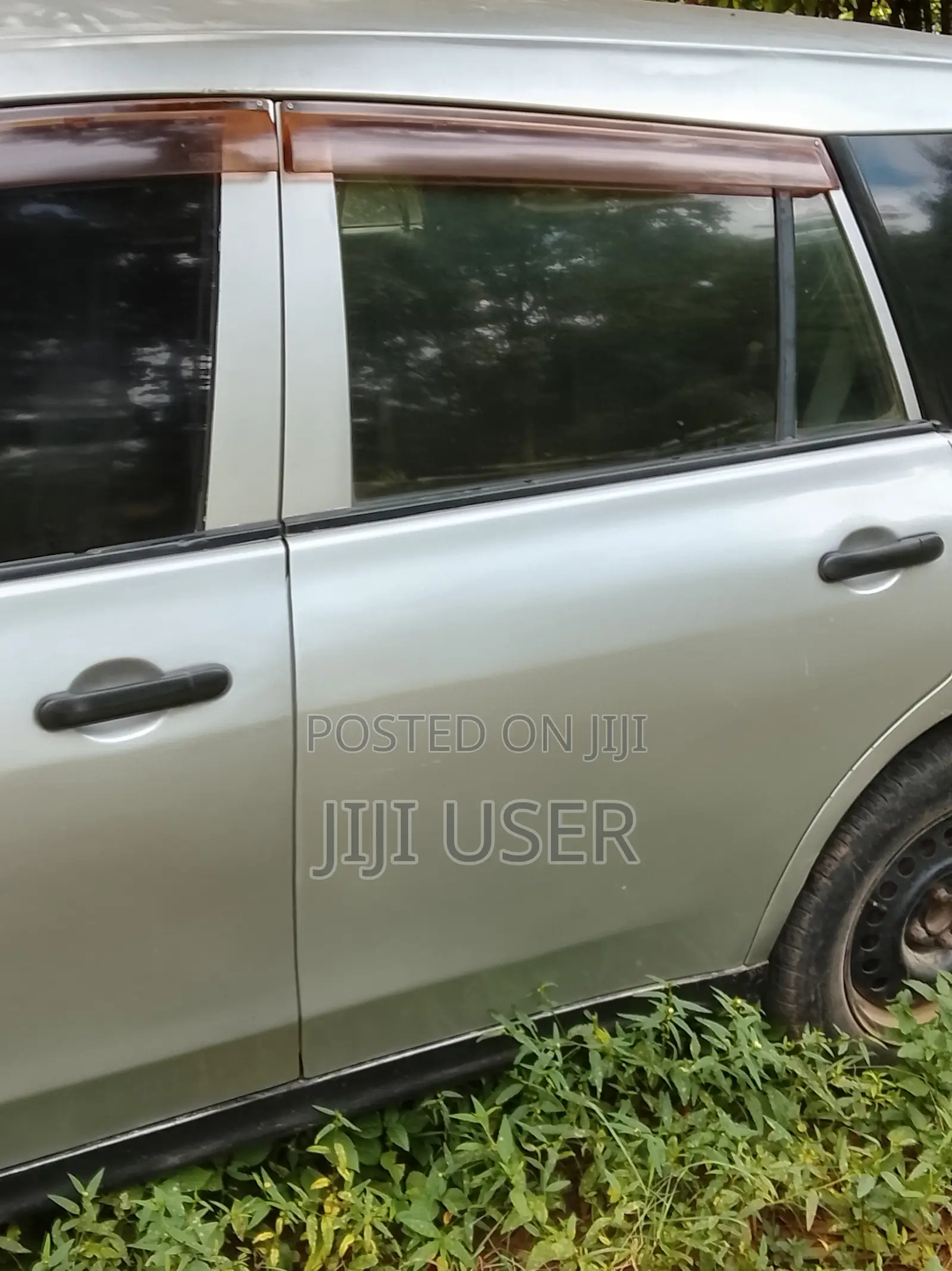 Nissan Advan 2012 Silver
