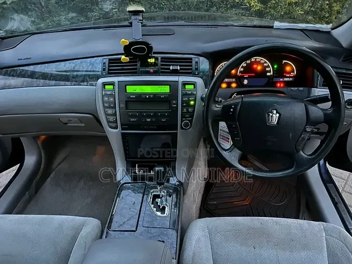 Toyota Crown 2006 Blue