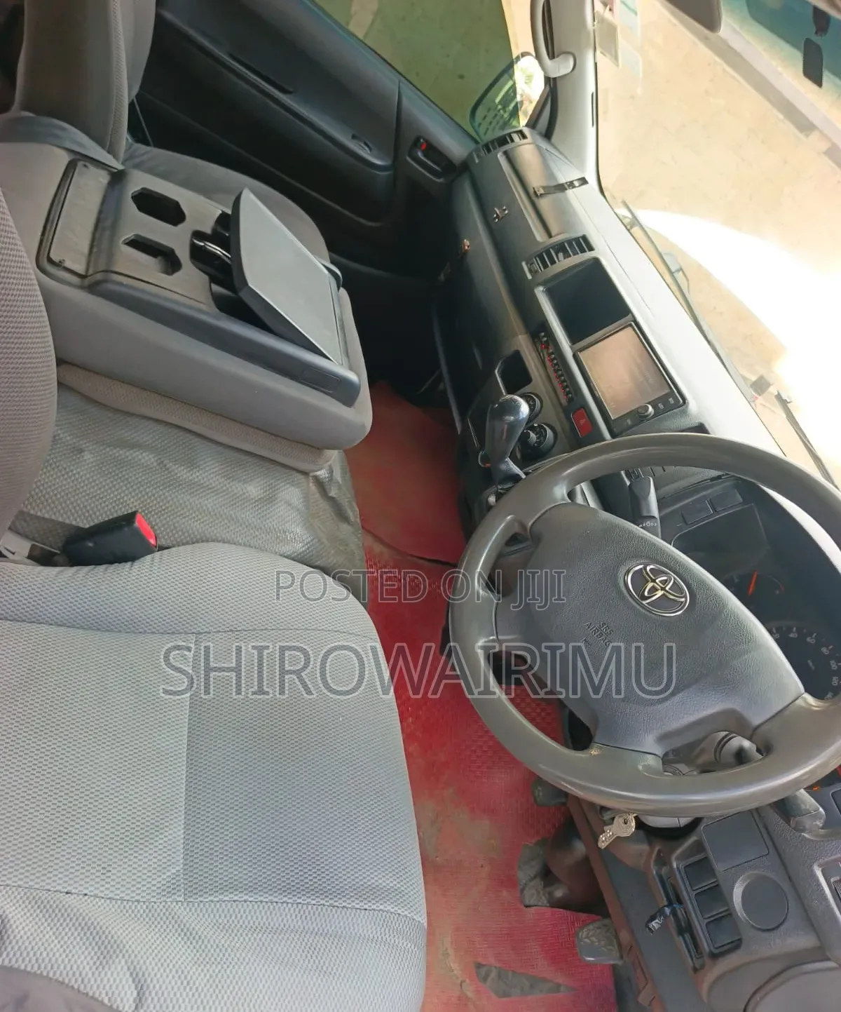 Toyota HiAce 2017 Off white
