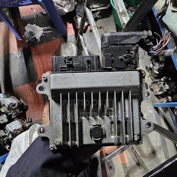 Egine Control Unit Daihatsu Mira - thumbnail 2
