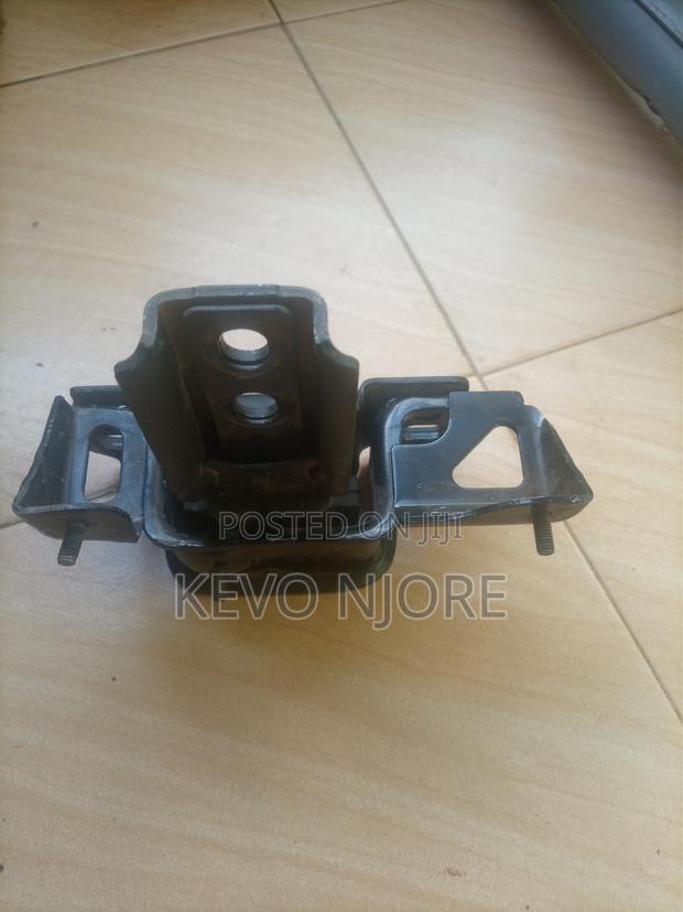 Mazda Demio Gear Box Mountain - thumbnail 2