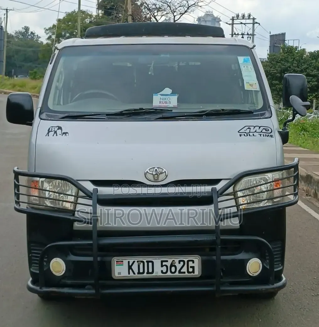 Toyota HiAce 2014 Silver