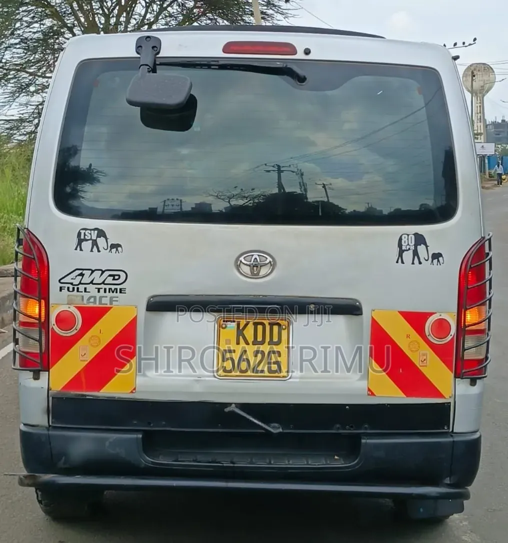 Toyota HiAce 2014 Silver