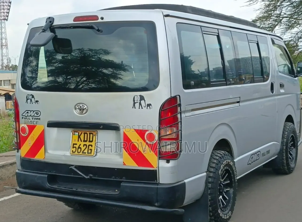 Toyota HiAce 2014 Silver