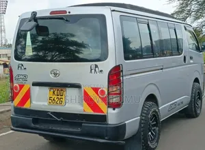 Toyota HiAce 2014 Silver