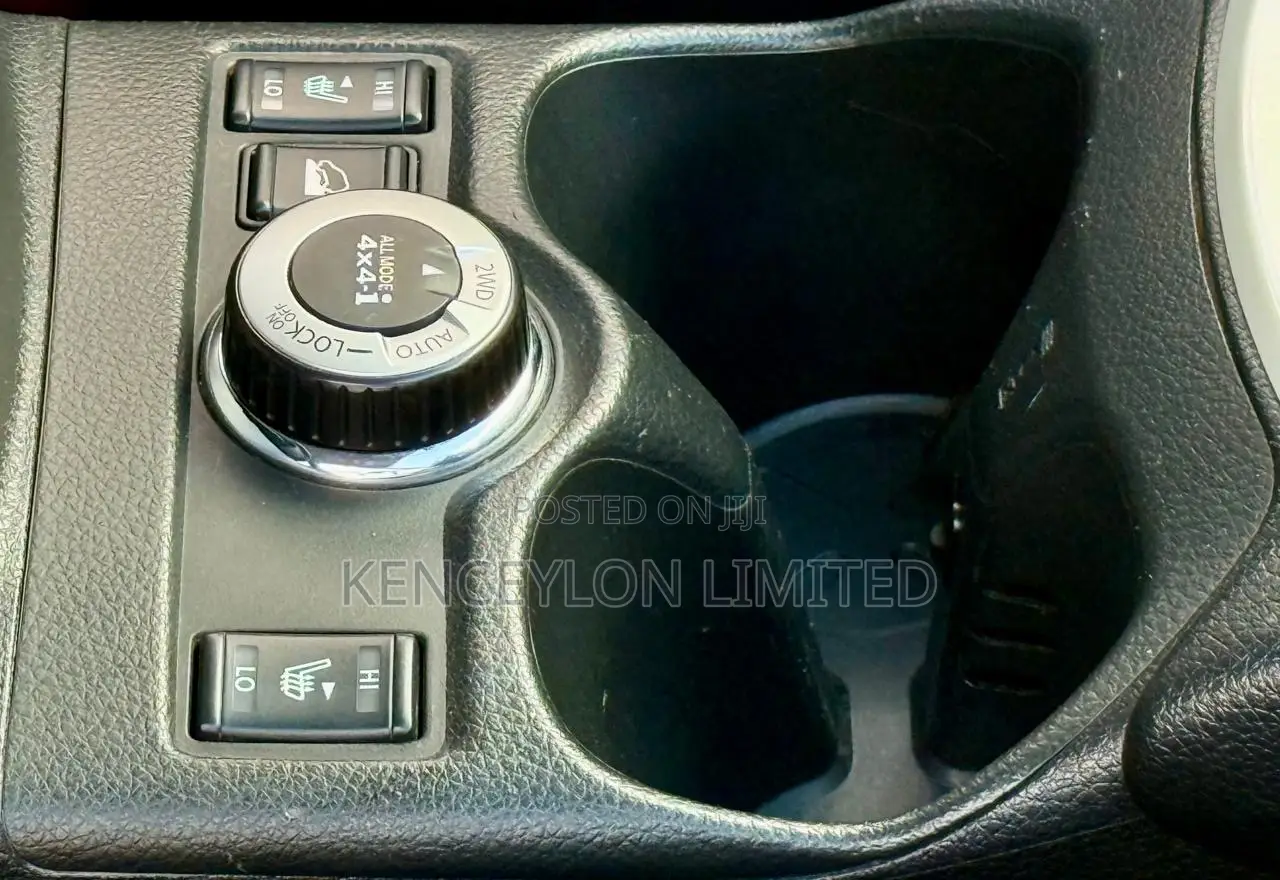 Nissan X-Trail 2.0 Petrol AWD 2015 Red