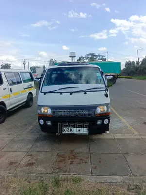 Toyota HiAce 2000 White