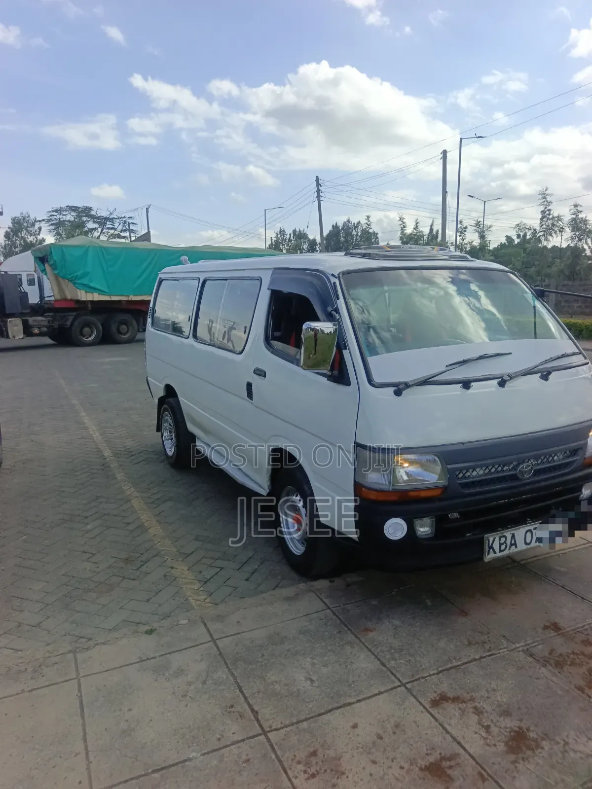 Toyota HiAce 2000 White