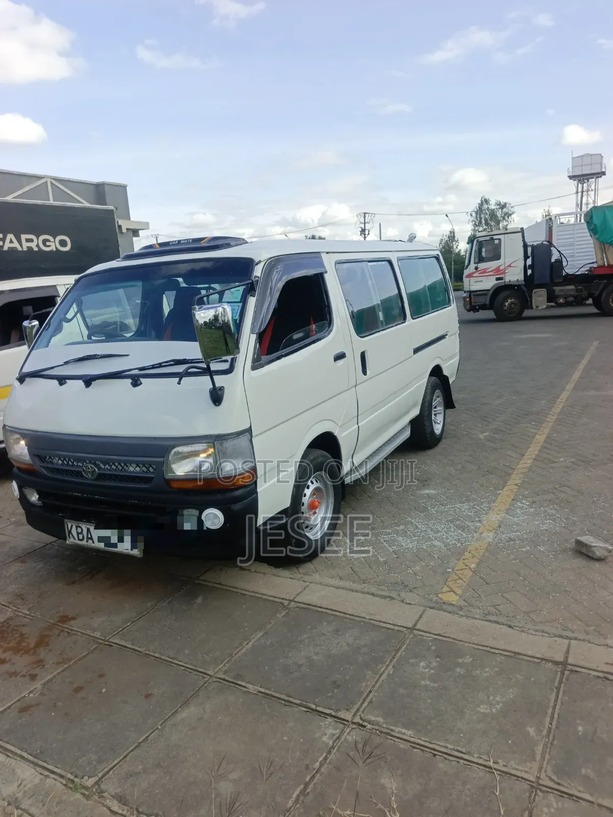 Toyota HiAce 2000 White
