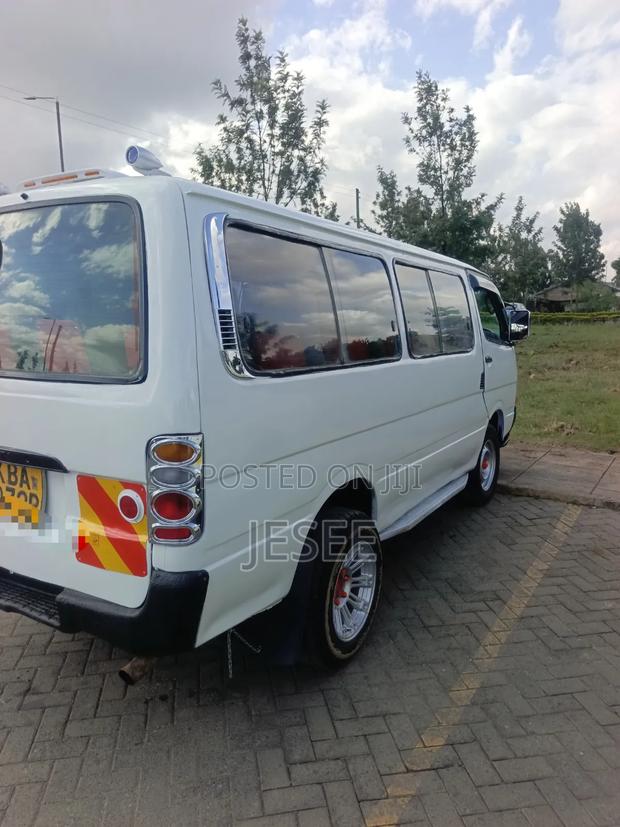 Toyota HiAce 2000 White - thumbnail 4
