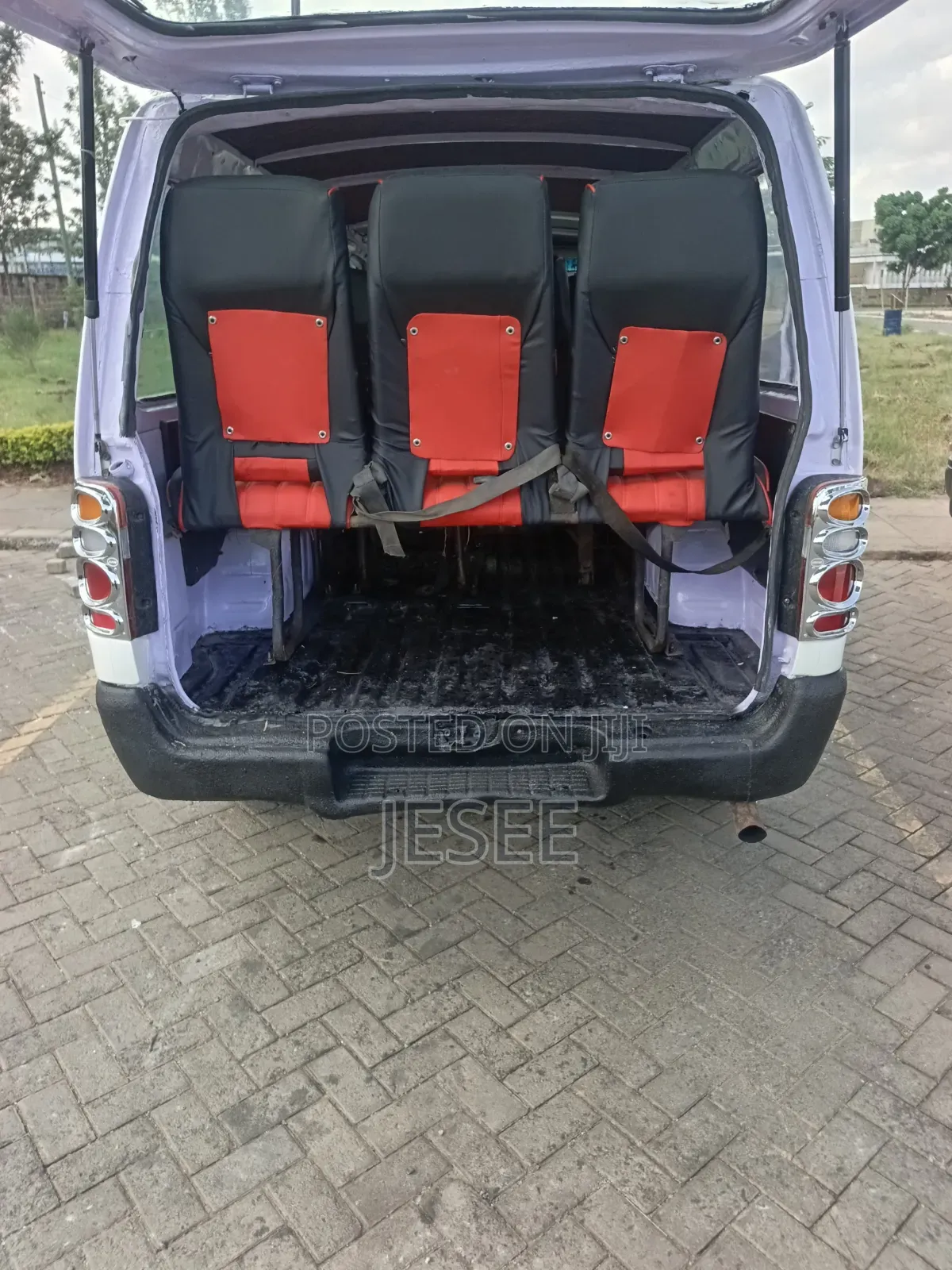 Toyota HiAce 2000 White