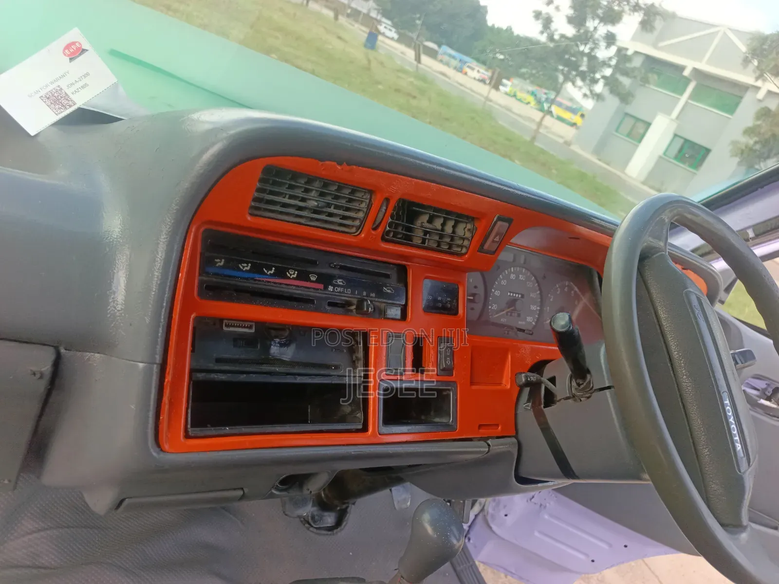 Toyota HiAce 2000 White