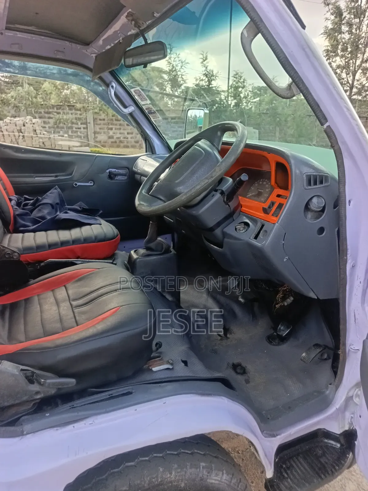 Toyota HiAce 2000 White