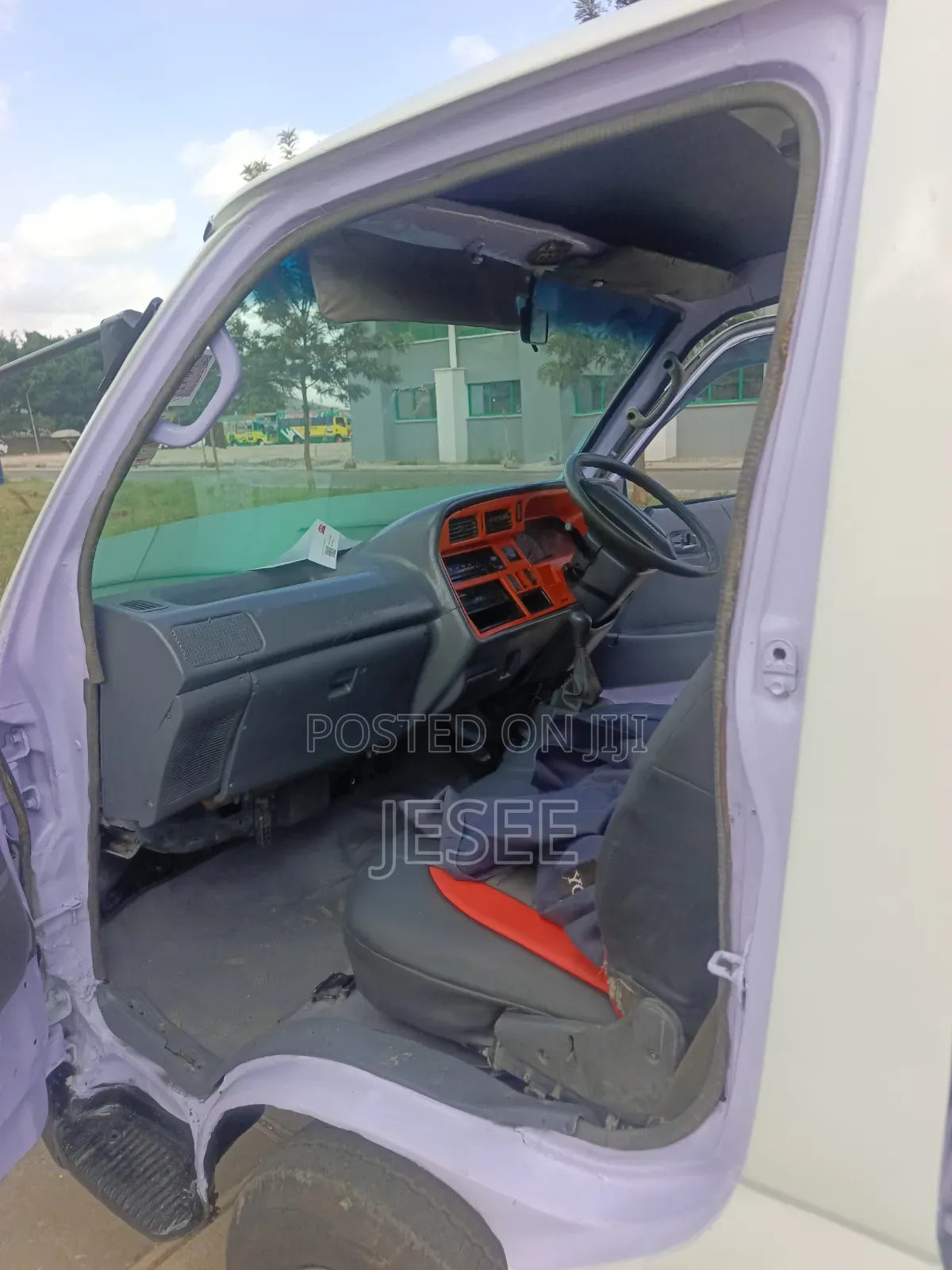 Toyota HiAce 2000 White