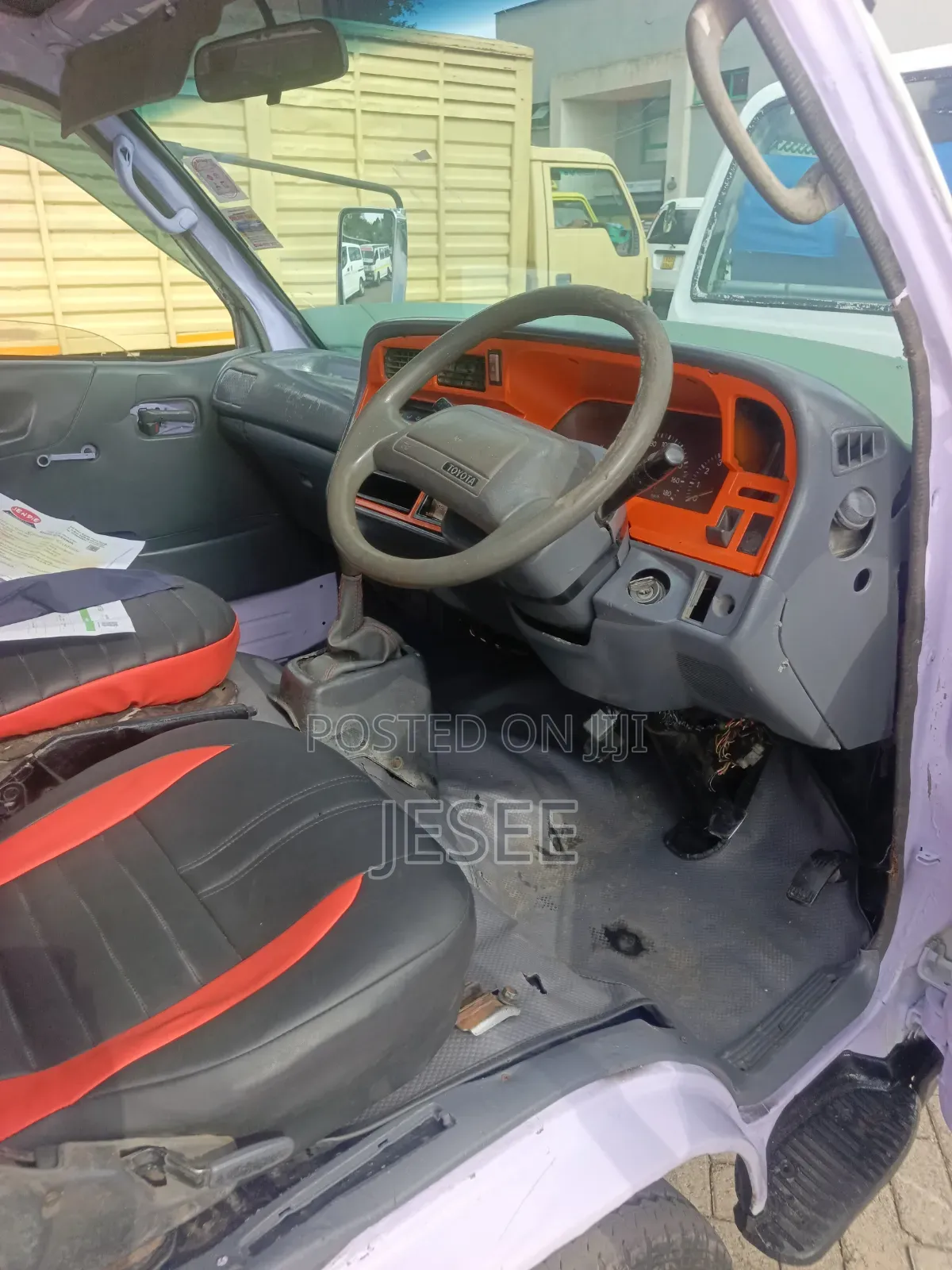 Toyota HiAce 2000 White