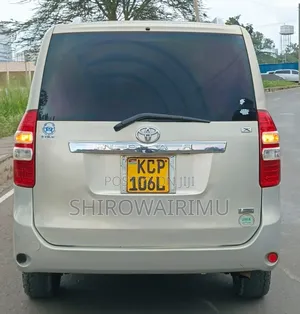 Toyota Noah 2011 Gold 