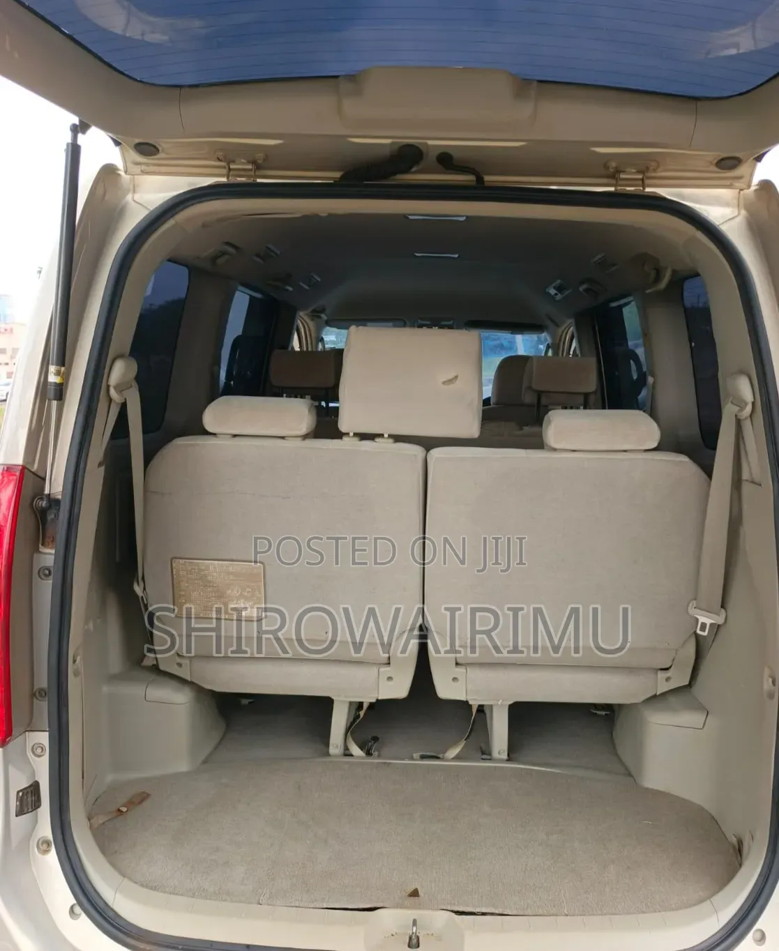 Toyota Noah 2011 Gold 