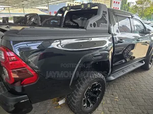 Toyota Hilux 2022 Gray
