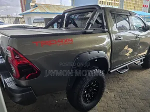 Toyota Hilux 2021 Green