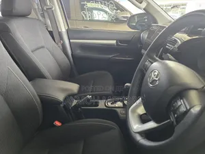 Toyota Hilux 2023 Gold