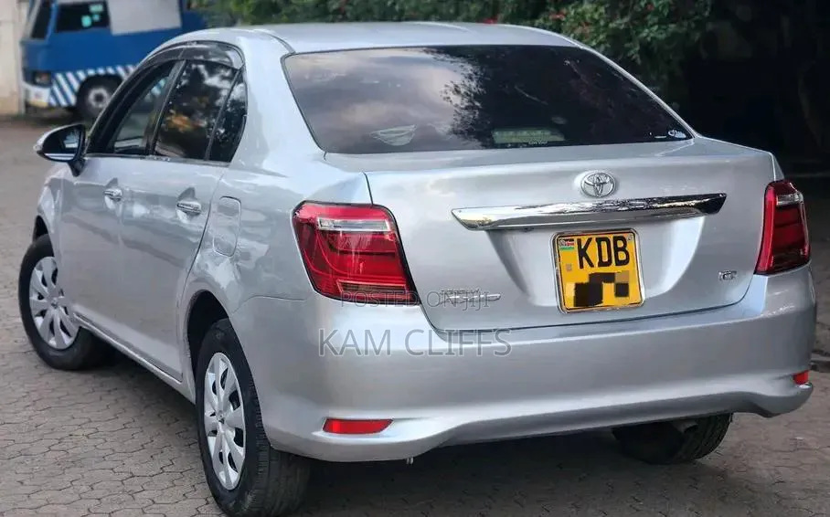 Toyota Axio 1.5 G 2WD 2015 Silver