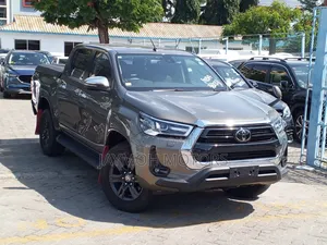 Toyota Hilux 2023 Gold