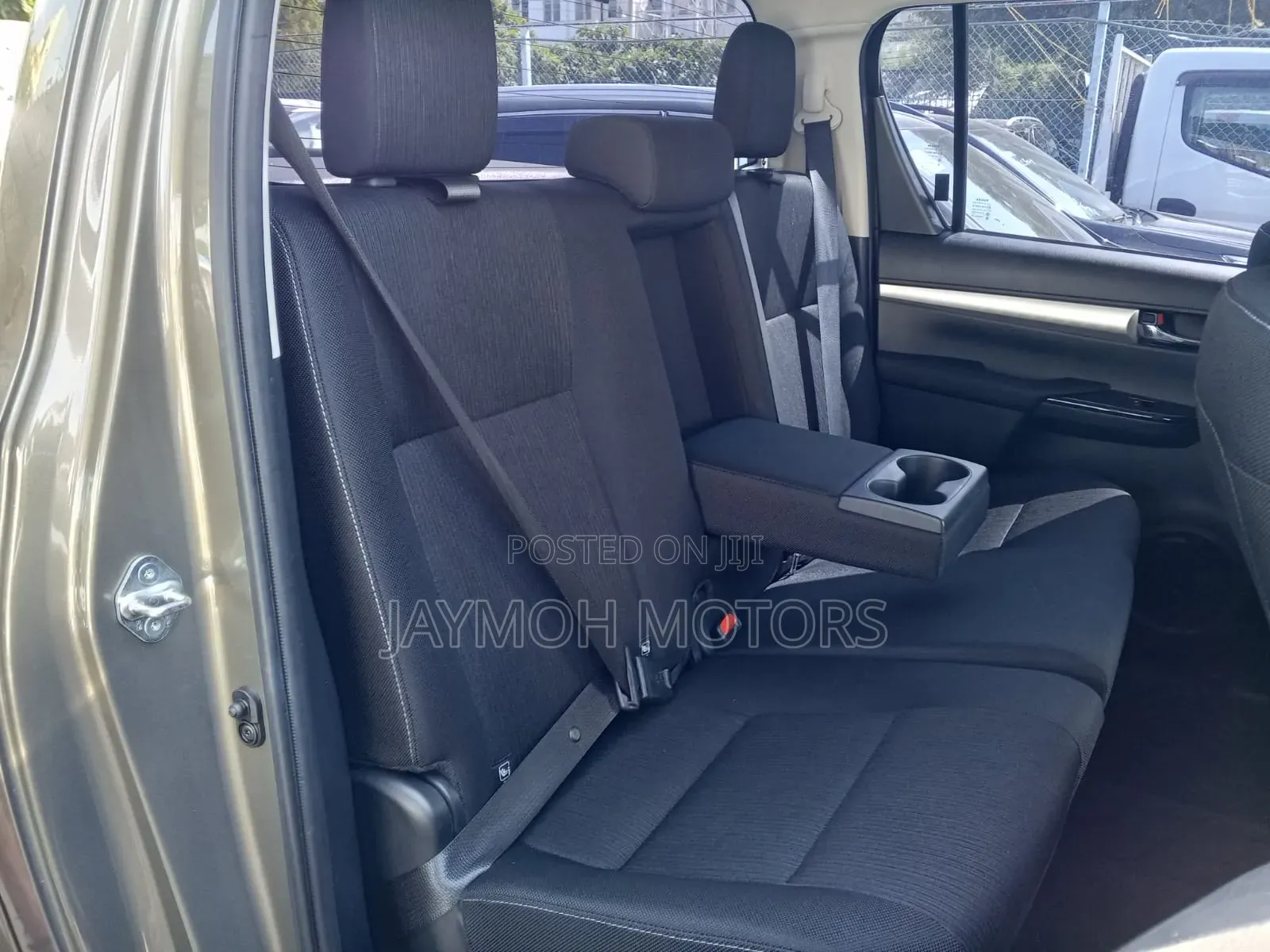 Toyota Hilux 2023 Gold