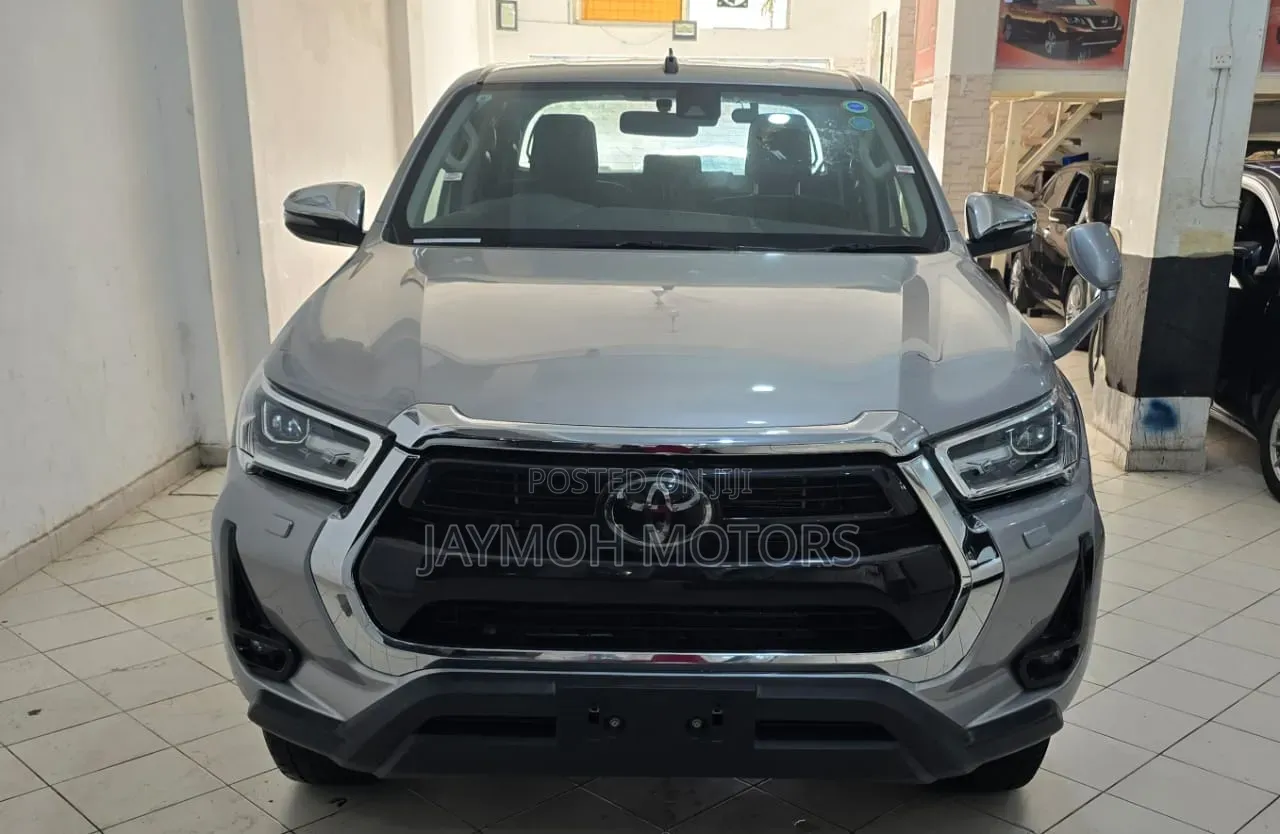 Toyota Hilux 2023 Gold
