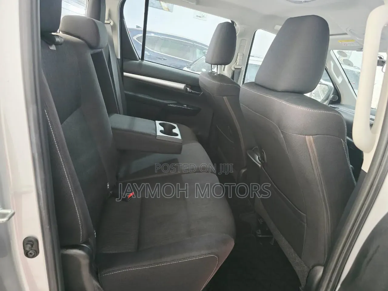 Toyota Hilux 2023 Gold