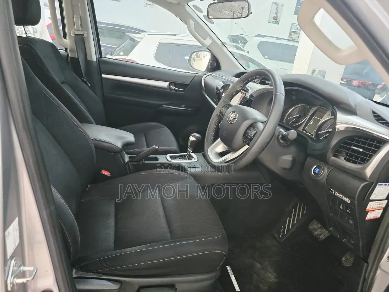 Toyota Hilux 2023 Gold