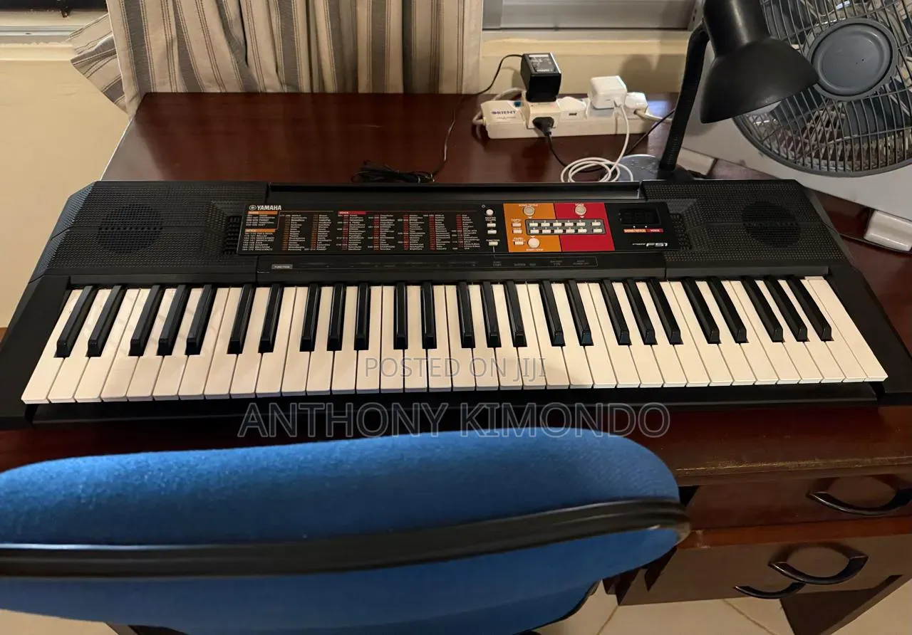 Piano PSR F51