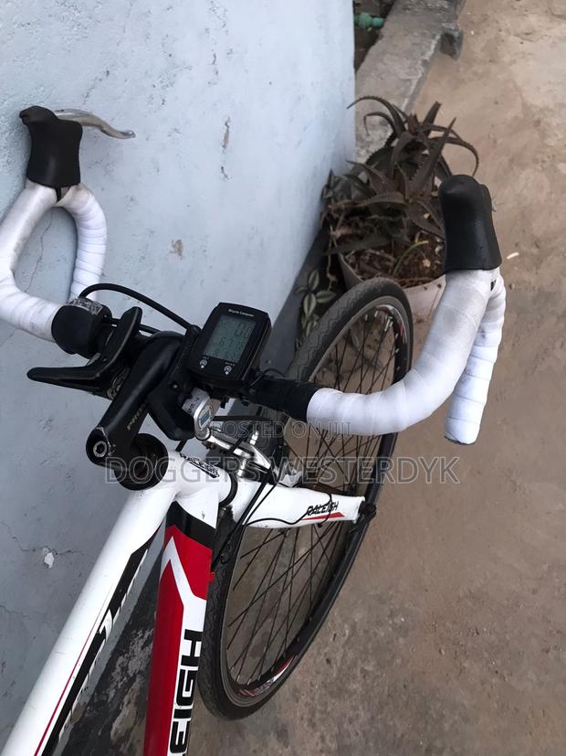 Raleigh 2012 White Road Bike - thumbnail 4