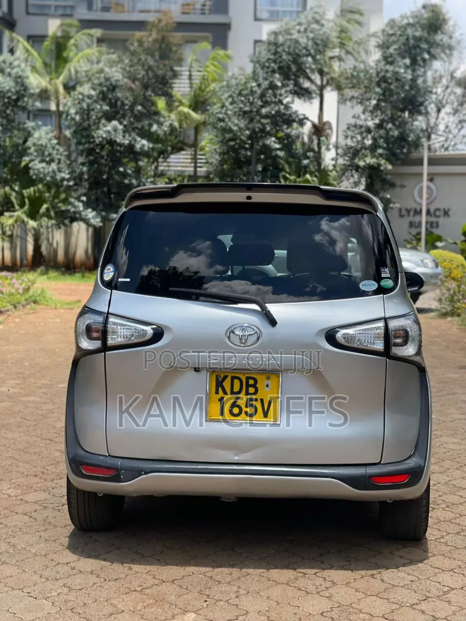 Toyota Sienta 2014 Silver