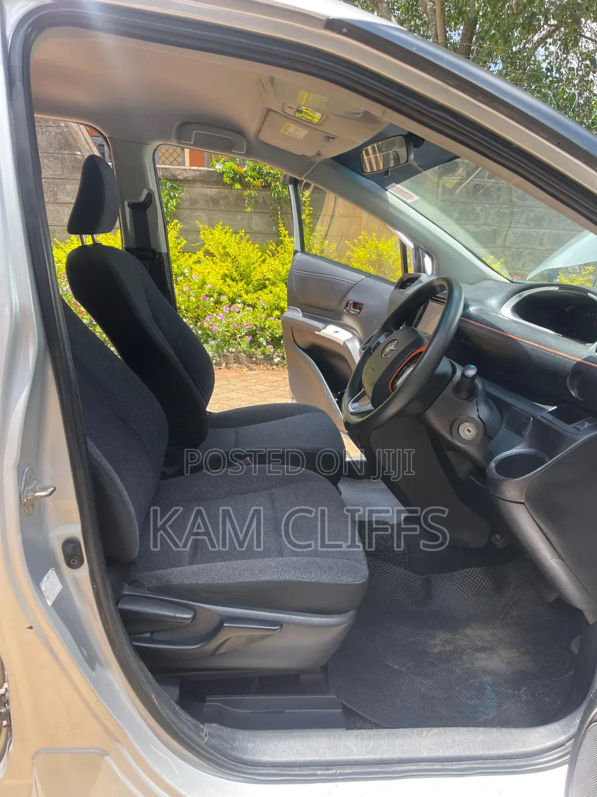 Toyota Sienta 2014 Silver