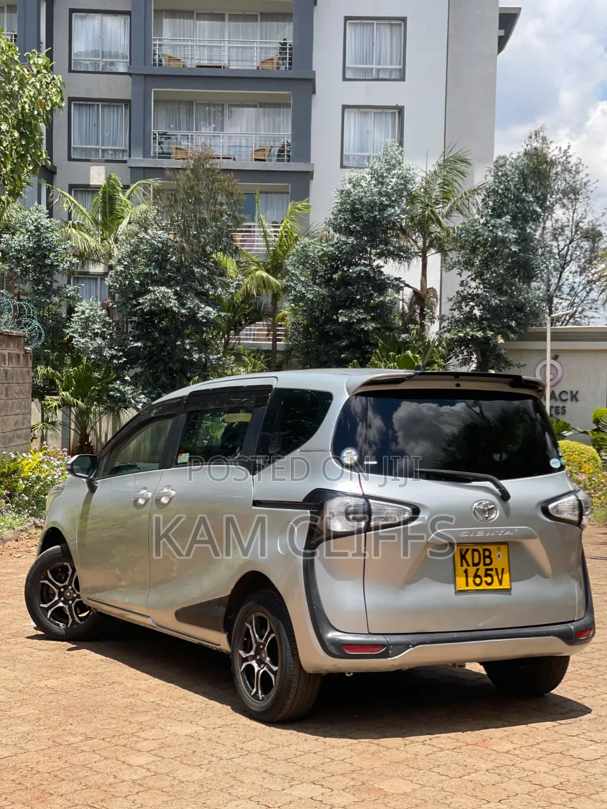 Toyota Sienta 2014 Silver