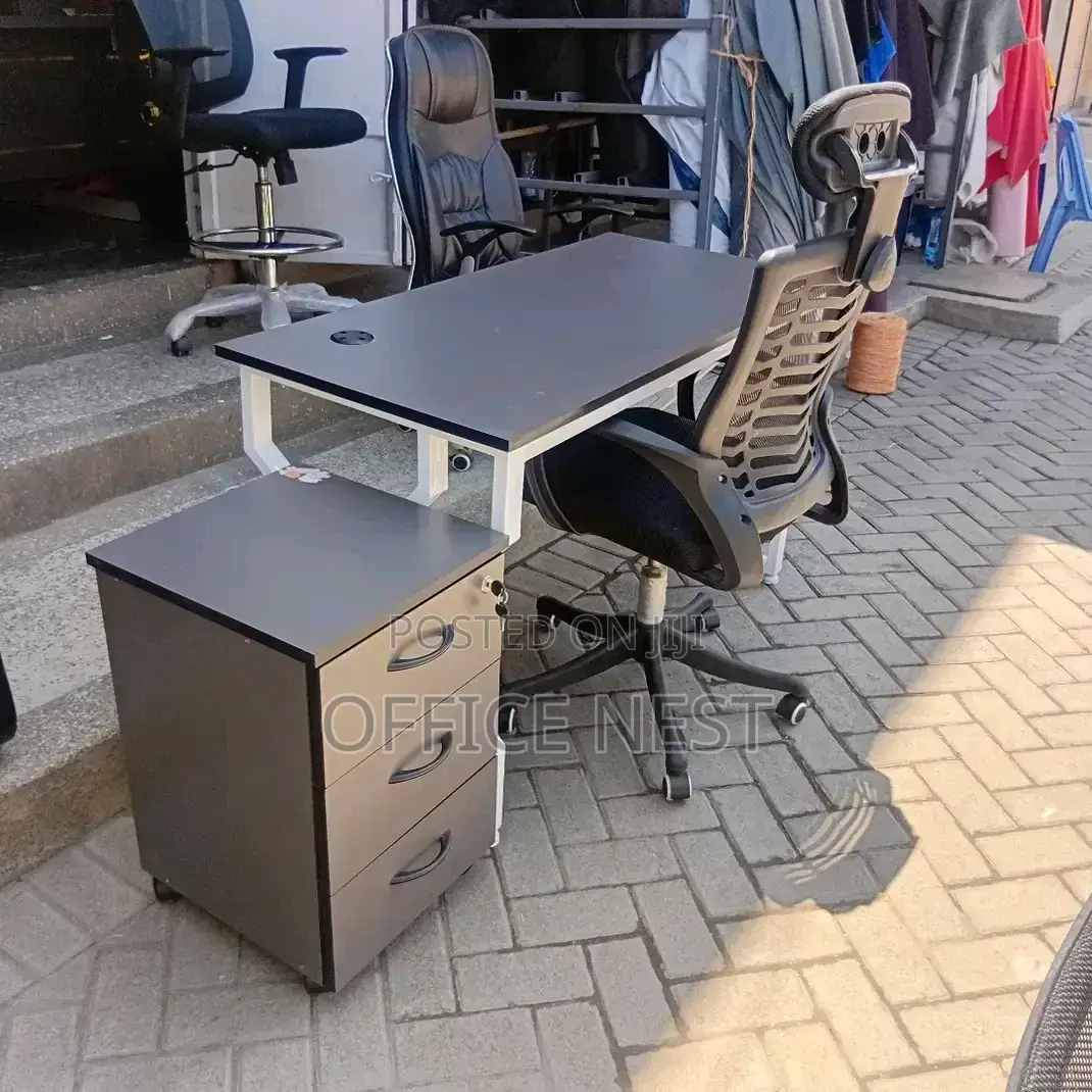 Executive Office Desk Set With Chair
