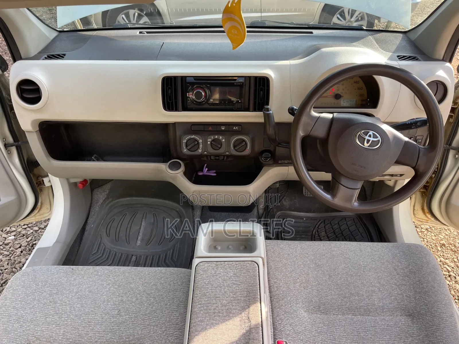 Toyota Passo 2012 Silver
