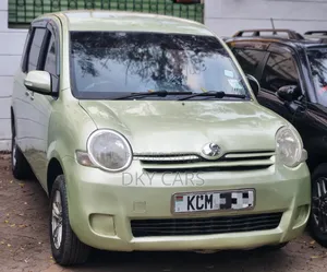 Toyota Sienta 2008 Green
