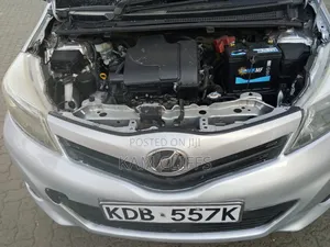 Toyota Vitz 2014 Silver