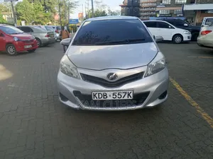 Toyota Vitz 2014 Silver