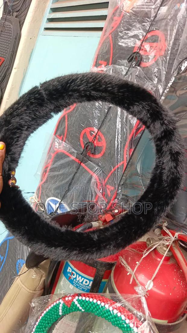 Fluffy Black Steering Wheel Cover Provides Comfort,Warm Grip