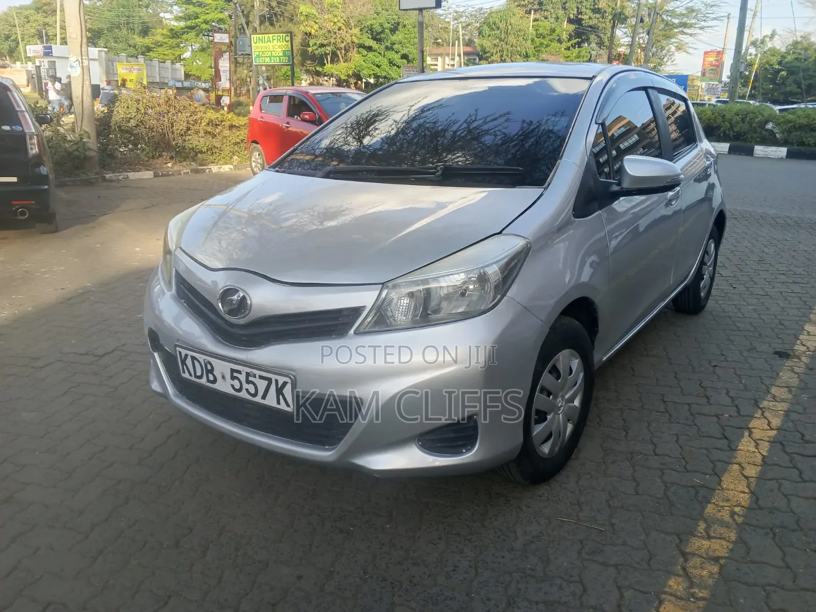 Toyota Vitz 2014 Silver