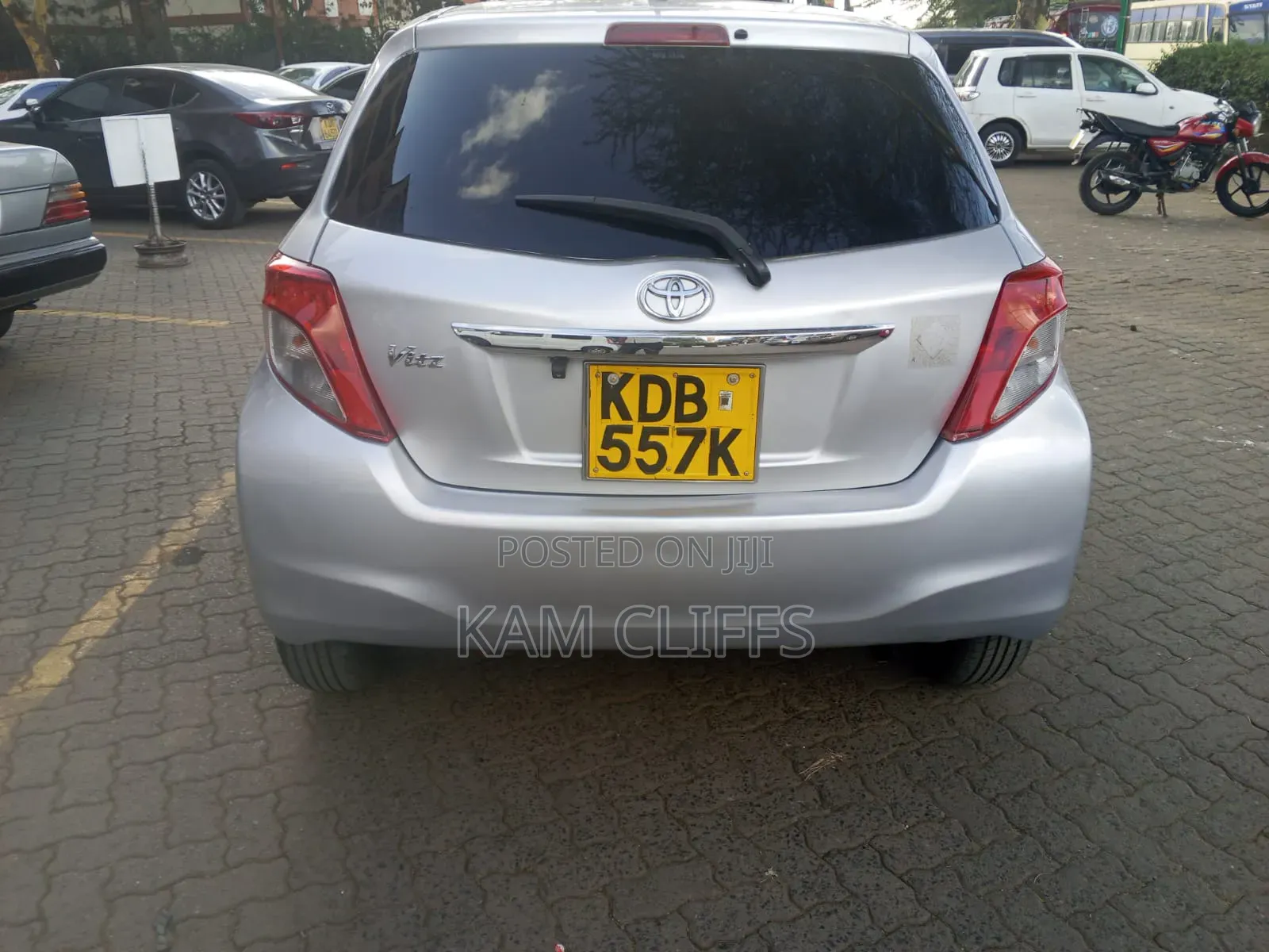Toyota Vitz 2014 Silver