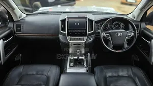 Toyota Land Cruiser 4.5 V8 VXR 2019 Silver